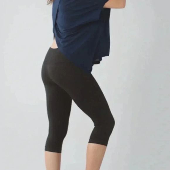 Lululemon in the flow crop 11 - Picture 1 of 10